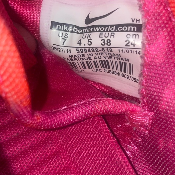 Pink Nikes - Picture 7 of 16
